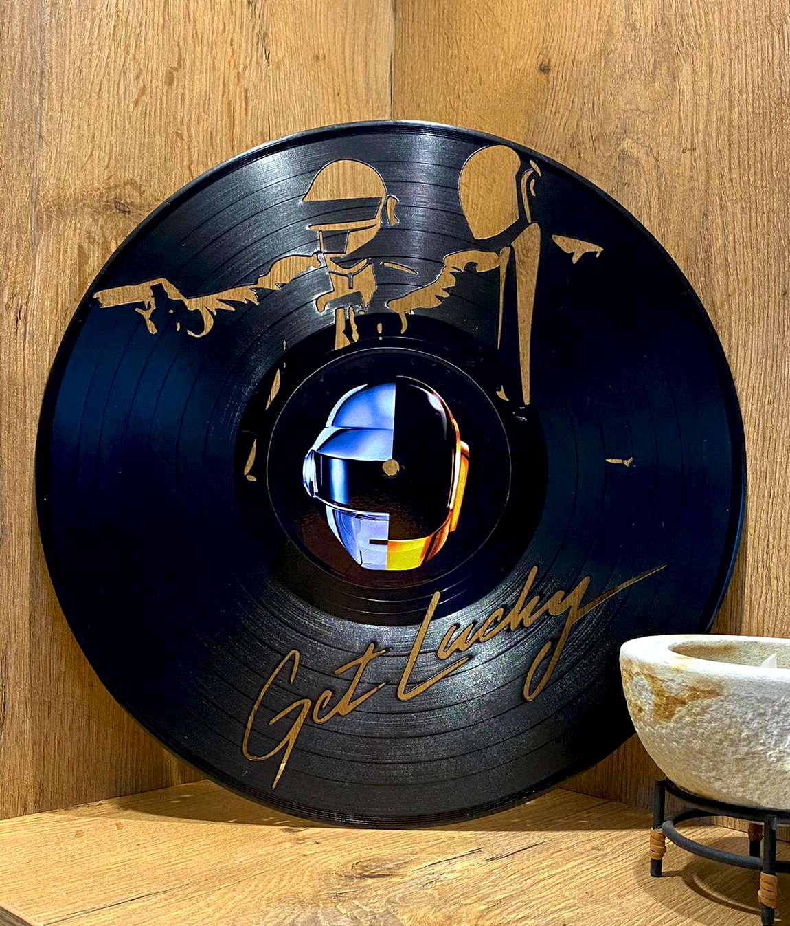 stilhed nedadgående Shaded Daft Punk Looking for a special gift? Our Daft Punk featured LP is perfect  for you! Carved with love this decorative Vinyl will stand out in your room  with its unique design